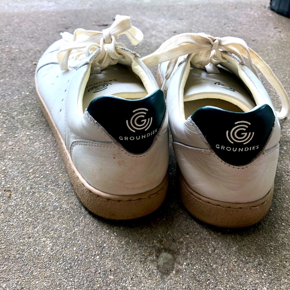Barefoot style minimalist tennis shoes